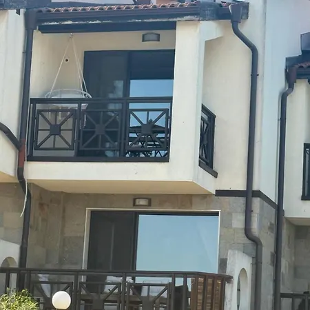 빌라 Sweet View Pool Escape 네세부르