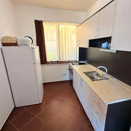 Sweet View Pool Escape