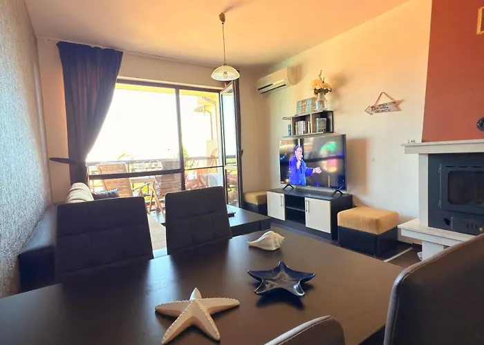 Sweet View Pool Escape *